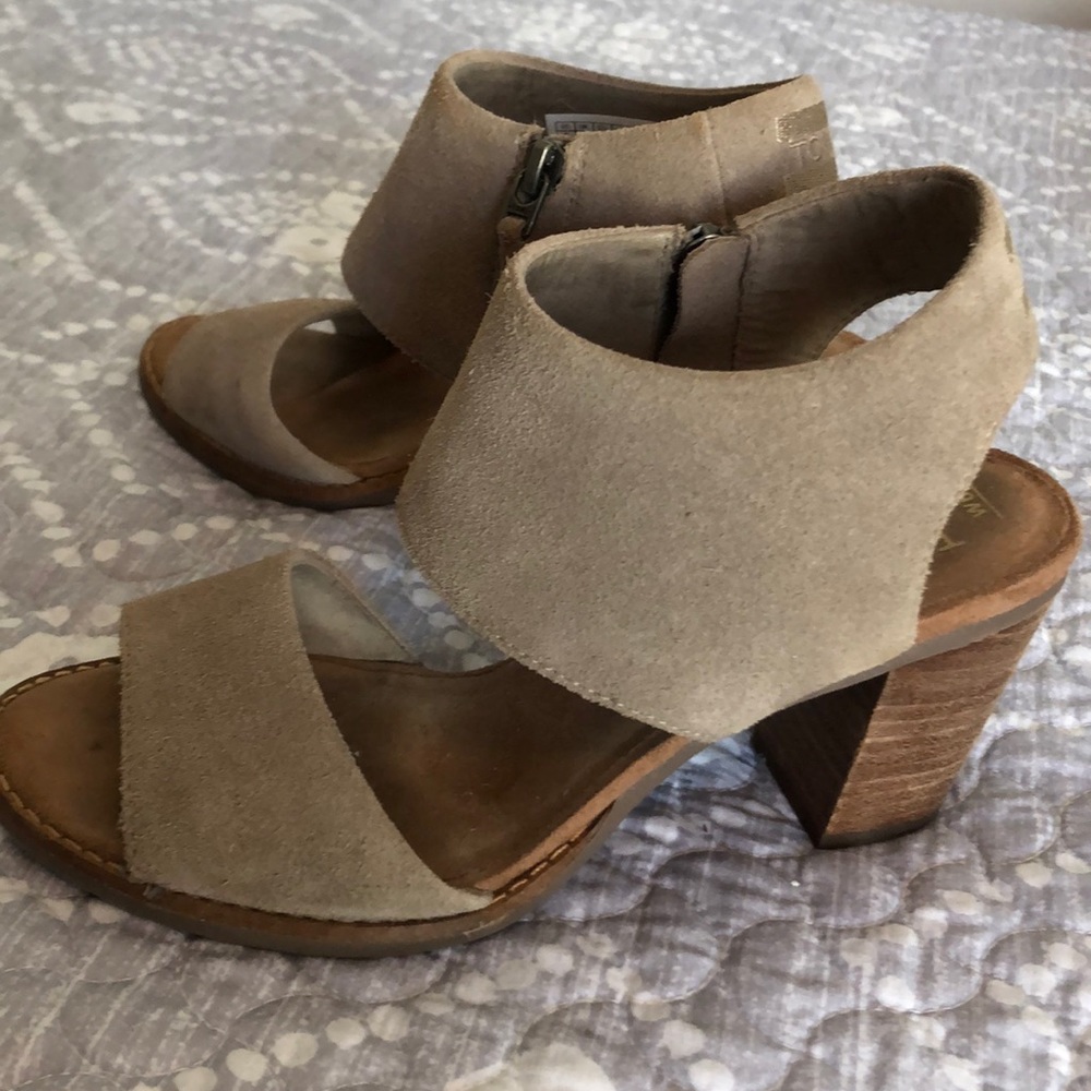 TOMS Majorca Desert Taupe Suede Cutout Sandals